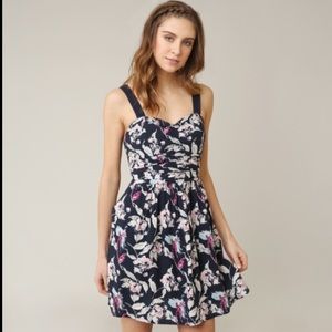 ✨Host Pick✨Brand New Kismet Bowen Spring Dress